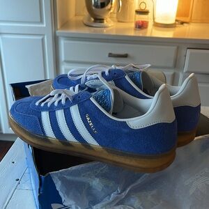 Brand New Adidas Gazelle! Rare all-white leather heel.